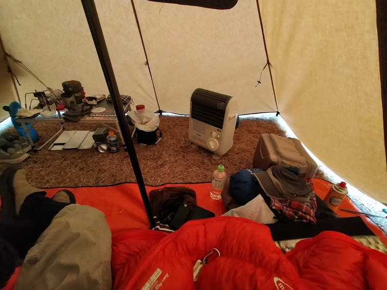テントの中で風暖を使用