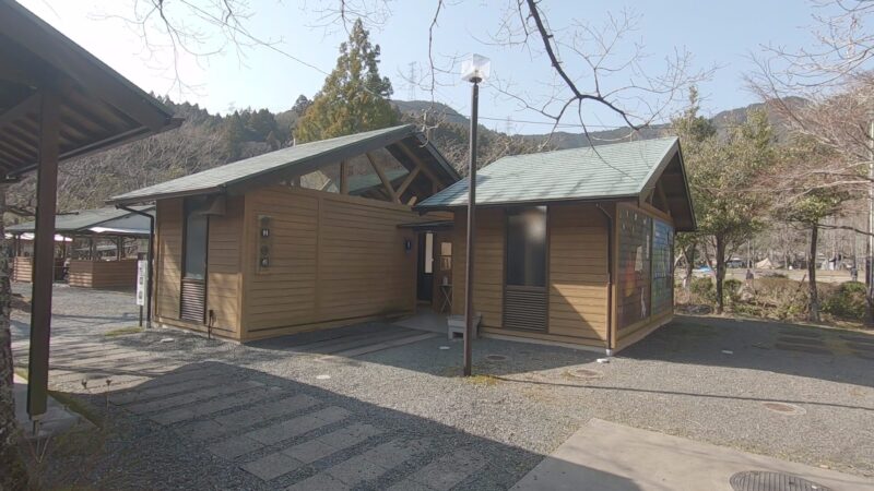 静岡県のキャンプ場、ならここの里　トイレ